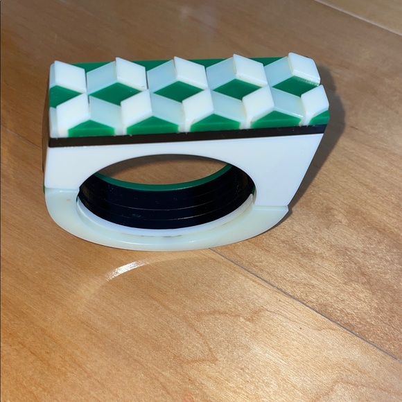 Vintage lucite bracelet raised pattern - Picture 2 of 6